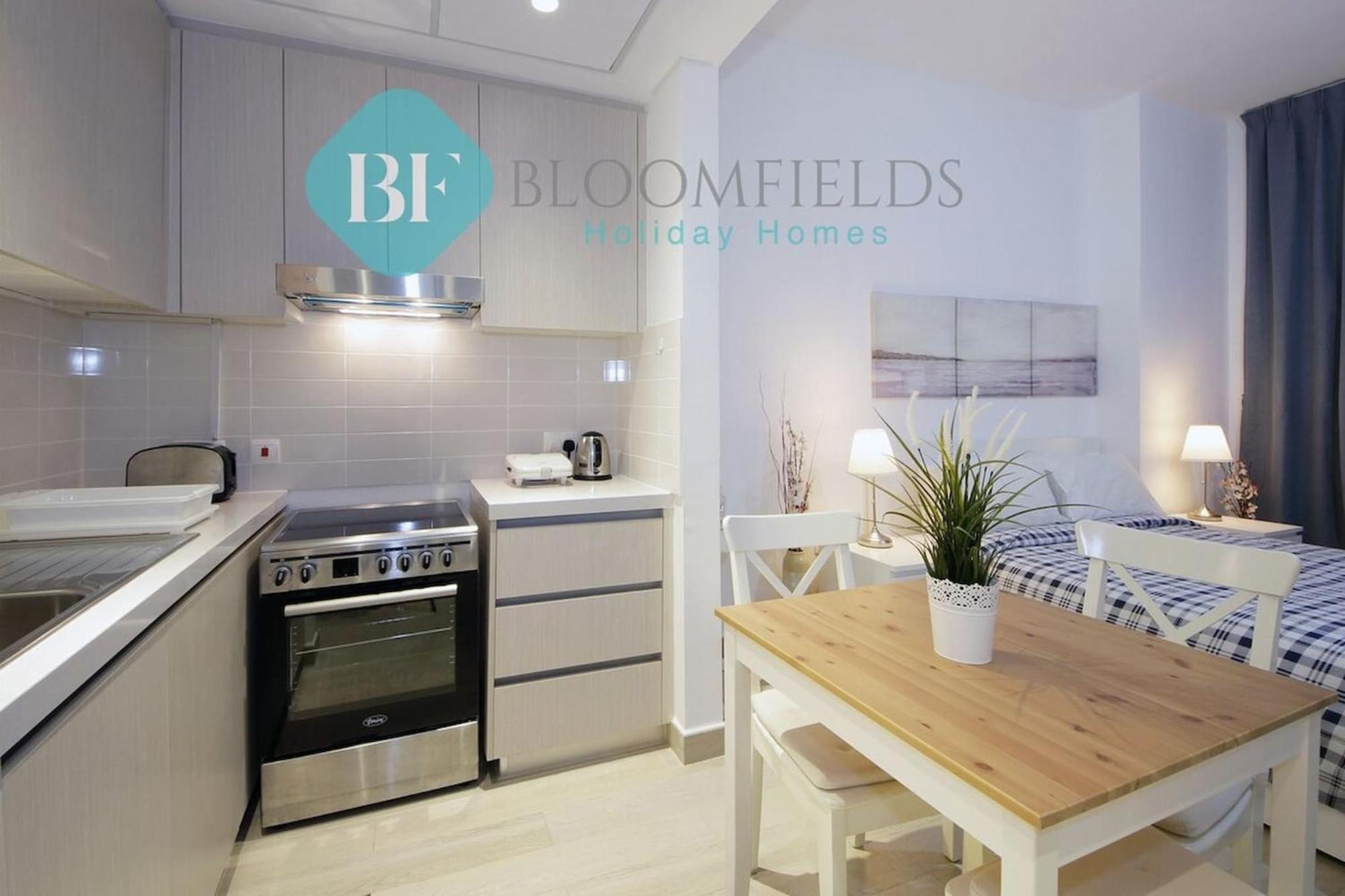 Bloomfields Stu Canal View Waters Edge Yas Island